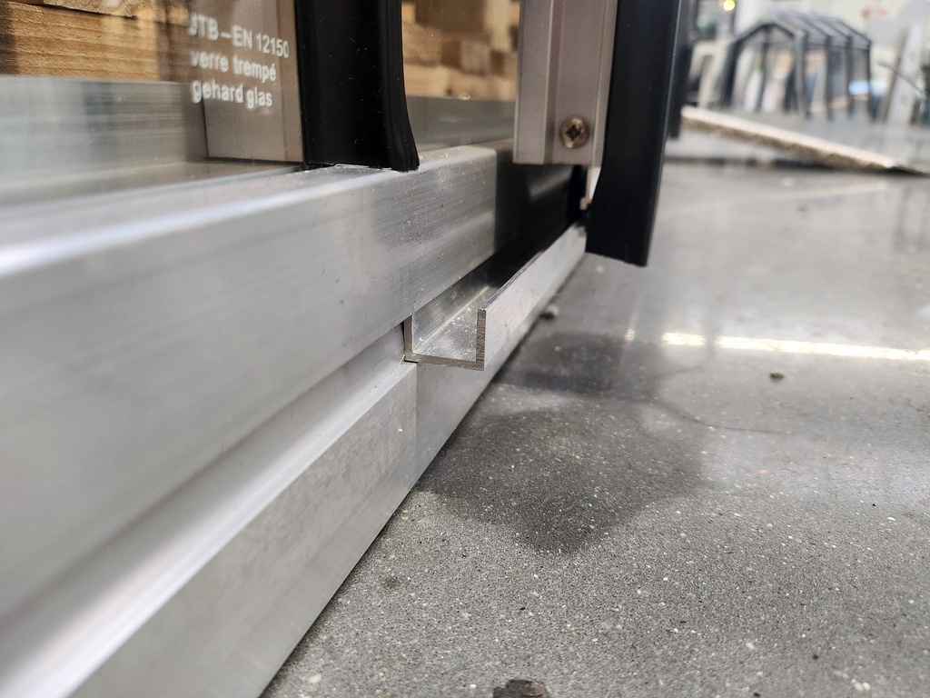 U-shape profile for sliding door